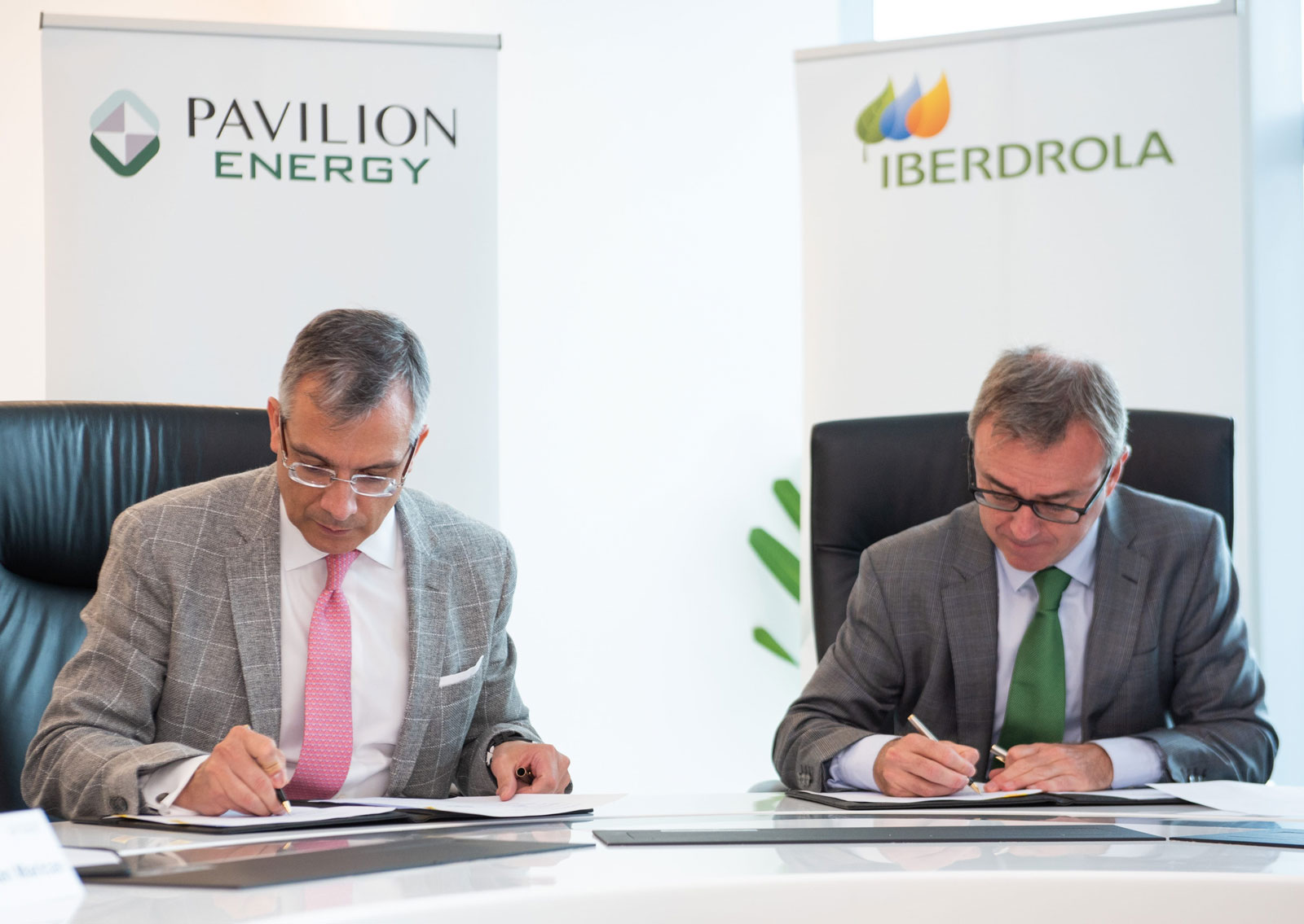 (L to R) Mr Frédéric H. Barnaud, Group CEO of Pavilion Energy and Mr Aitor Moso, CEO of Liberalised Business, Iberdrola.